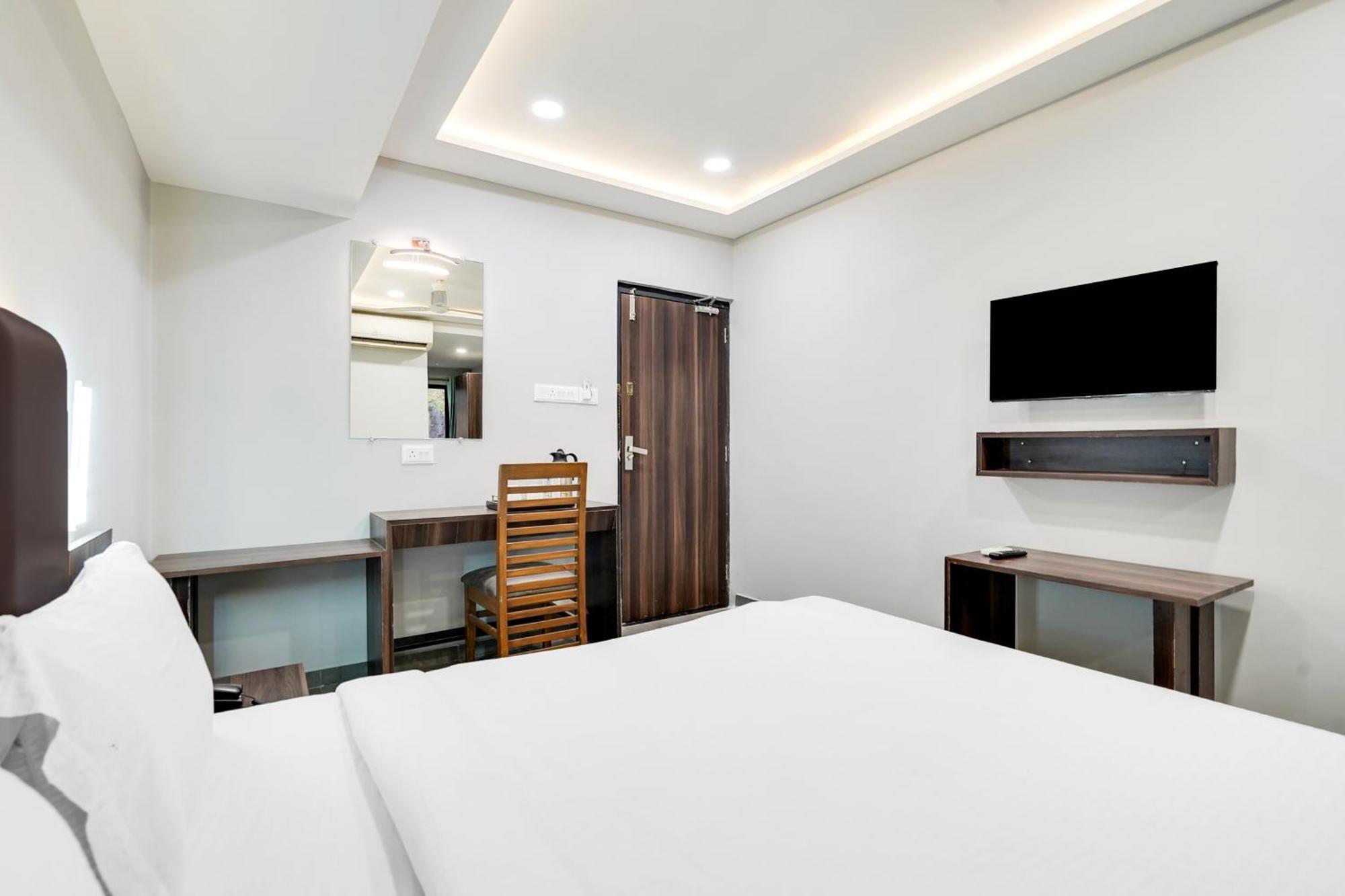 Hotel Palette Country Club Surate Extérieur photo